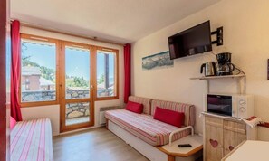 Living area - 2-room Apartment for 4 People, 25m2 (La Plagne-Tarentaise)