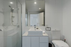 Apartment | Badezimmer | Haartrockner, Handtücher, Seife, Shampoo