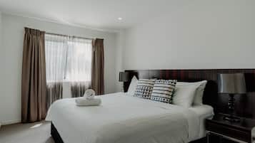 Apartment | 1 bedroom, laptop workspace, iron/ironing board, bed sheets