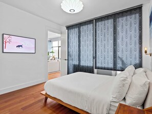 2 bedrooms, desk, iron/ironing board, WiFi