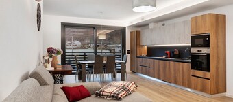 Appartamento 'Laris' con Vista Montagna, Balcone e Wi-Fi