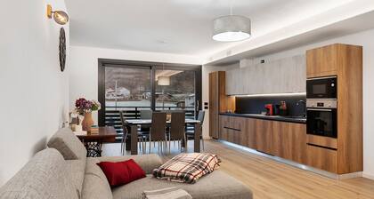 Apartment 'Laris' with Mountain View, Balcony and Wi-Fi