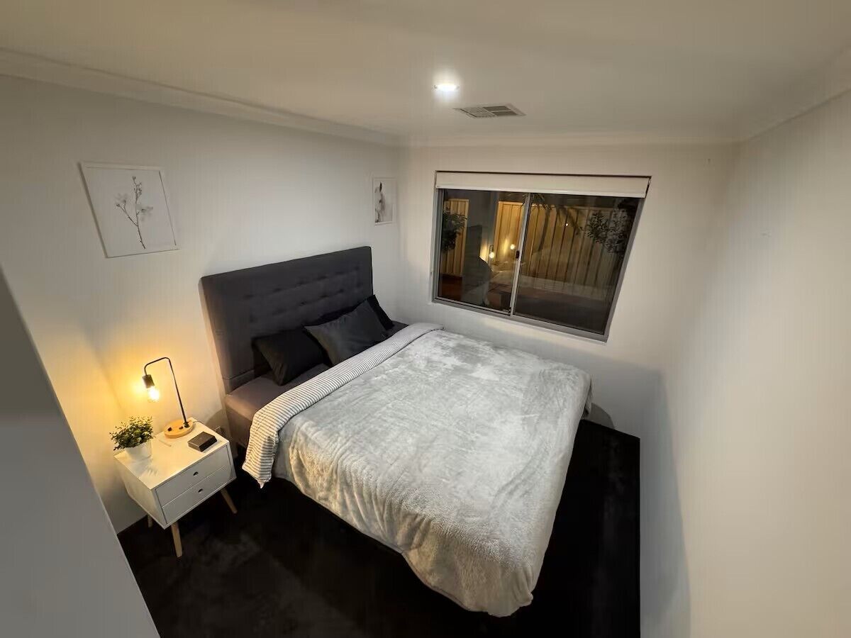 3 bedrooms, iron/ironing board, internet, bed sheets