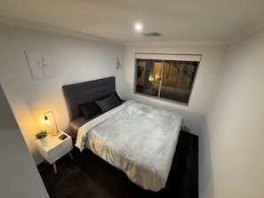 3 bedrooms, iron/ironing board, Internet, bed sheets