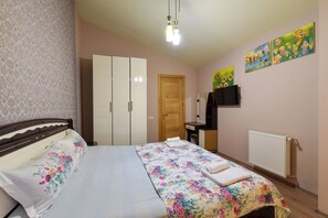 2 bedrooms, iron/ironing board, WiFi, bed sheets