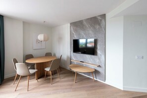 Family Apartment, City View | Living area