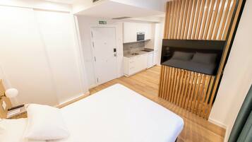 Estudi estàndard, vistes a la ciutat | Espai de treball apte per a portàtils i wifi gratuïta