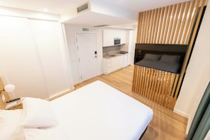 Standard Studio, City View | Laptop workspace, free WiFi - Apartamentos Silken Goya (Oviedo)