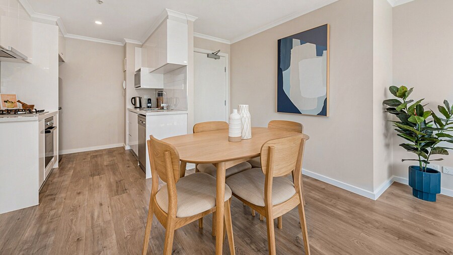 Stylish Arts Precinct Unit With Fabulous Views