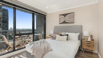 Apartment | 1 bedroom, laptop workspace, iron/ironing board, bed sheets
