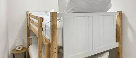 Apartment | 2 bedrooms, iron/ironing board, bed sheets