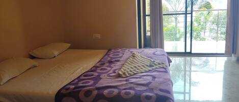Classic Room | Rollaway beds, free WiFi, bed sheets