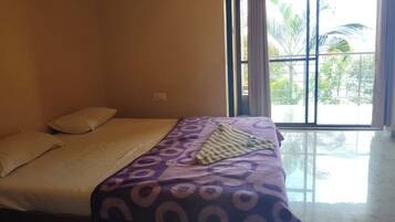 Family Room, Air conditioning | Rollaway beds, free WiFi, bed sheets