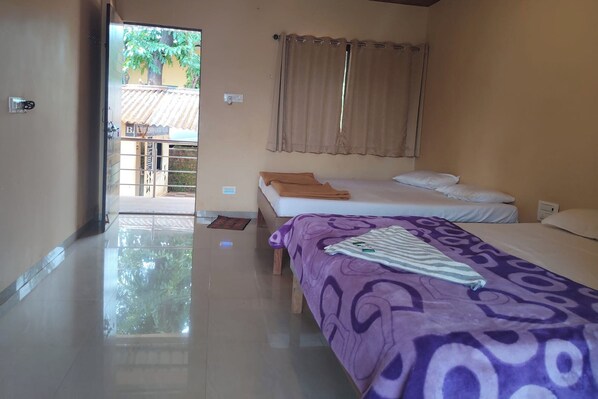 Rollaway beds, free WiFi, bed sheets - Mahabaleshwar Agro Village (Jaoli)
