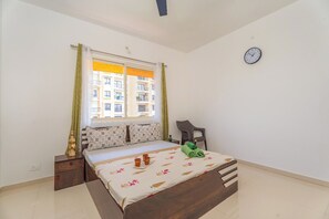 Blackout drapes, free WiFi, bed sheets - Vibestayz Bhima Talegaon (Mawal)