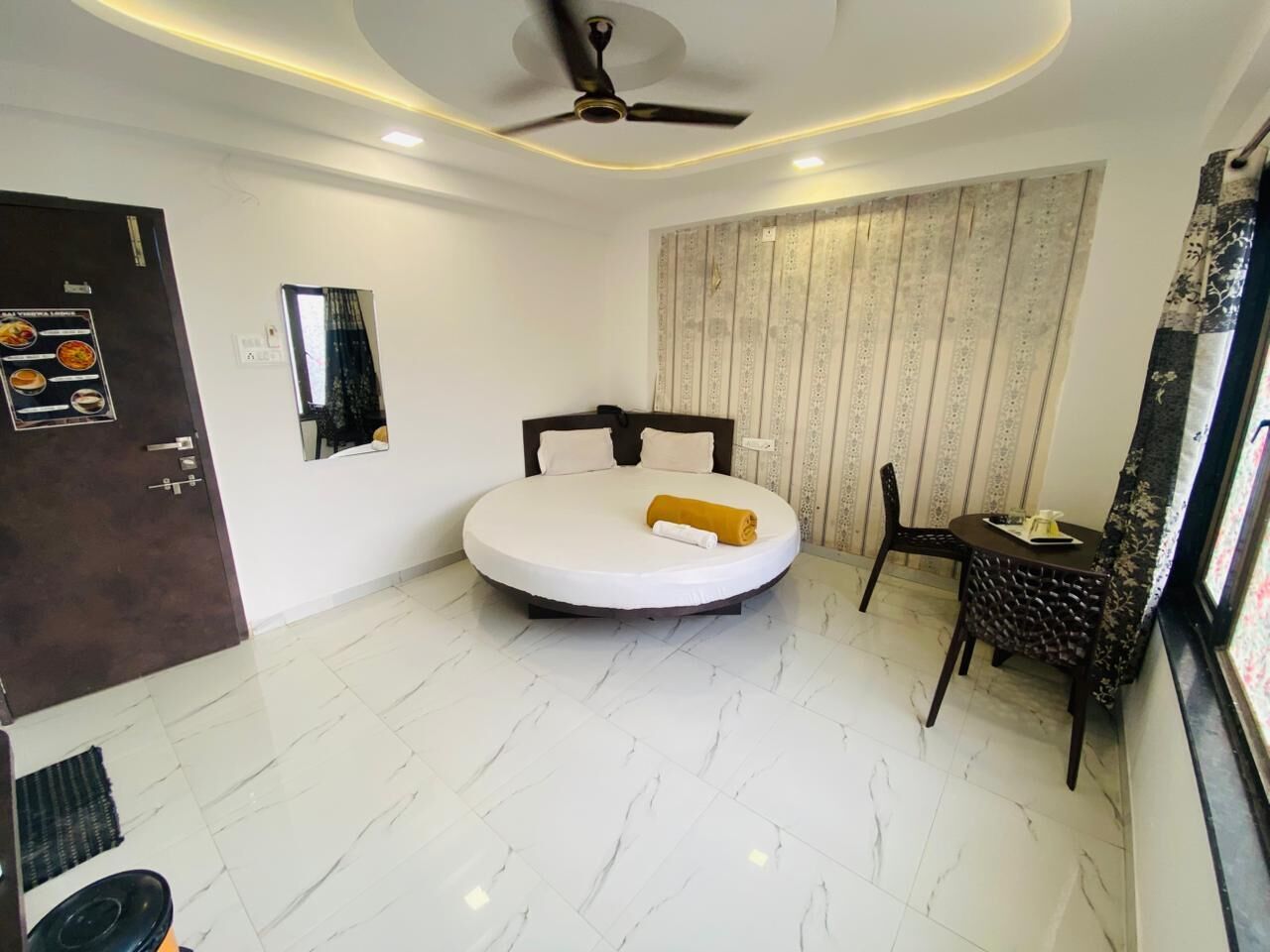 أسرّة قابلة للطي وواي فاي مجانًا وملاءات أسرّة