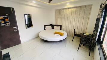 Rollaway beds, free WiFi, bed sheets