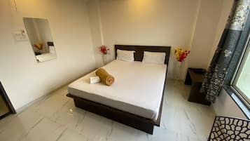 Rollaway beds, free WiFi, bed sheets