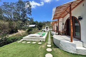 Kolam renang outdoor
