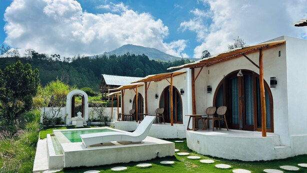 A modern villa with a swimming pool, outdoor seating, and a mountain view. - Felysia Villa III (Kintamani)