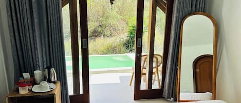 Villa, bassengutsikt | Utsikt fra rommet