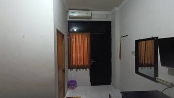 Kamar Standar | Meja kerja dan Wi-Fi gratis