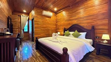 Villa, 2 Bedrooms | Desk, free WiFi, bed sheets