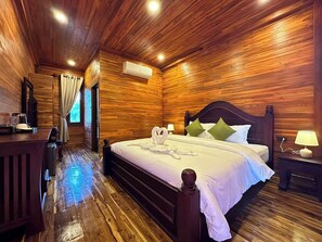 Villa, 2 Bedrooms | Desk, free WiFi, bed sheets