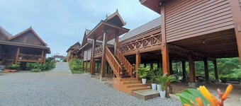 Vangnamthip Meung Feung Hotel