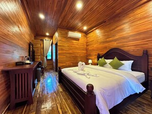 Standard Room | Desk, free WiFi, bed sheets