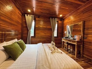 Villa, 2 Bedrooms | Desk, free WiFi, bed sheets - Wang Namthip Hotel (Ban Don)