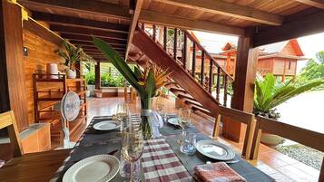 Villa, 2 Bedrooms | Desk, free WiFi, bed sheets