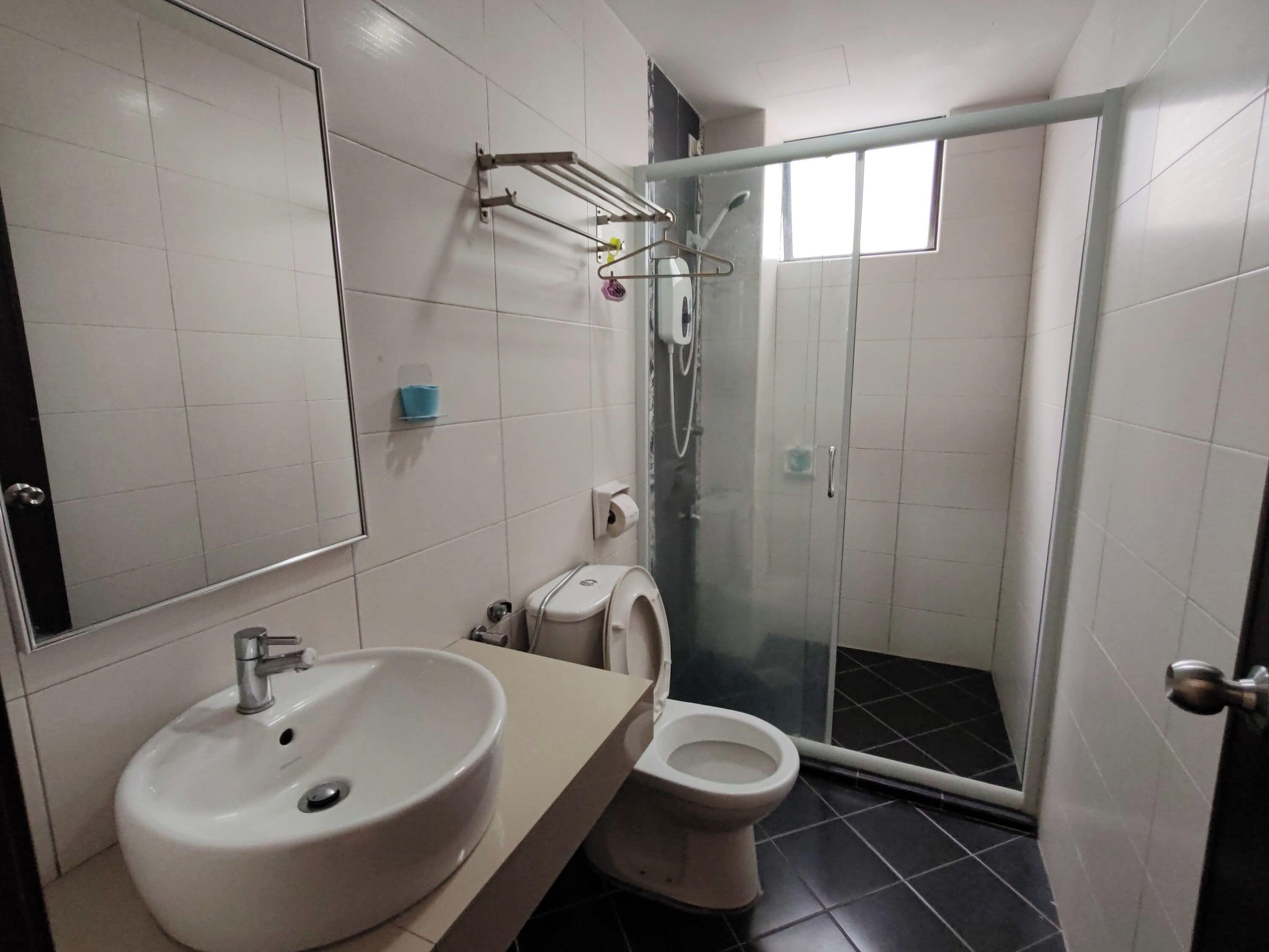 Apartment | Bathroom | Shower, free toiletries, towels