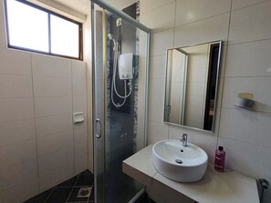 Apartment, 2 Schlafzimmer, Poolblick | Badezimmer