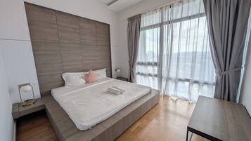 Premium kamer, 4 slaapkamers | Een bureau, gratis wifi, beddengoed