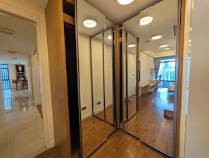 Premium-Zimmer, 4 Schlafzimmer | Schreibtisch, kostenloses WLAN, Bettwäsche