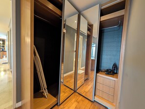 Premium kamer, 4 slaapkamers | Een bureau, gratis wifi, beddengoed