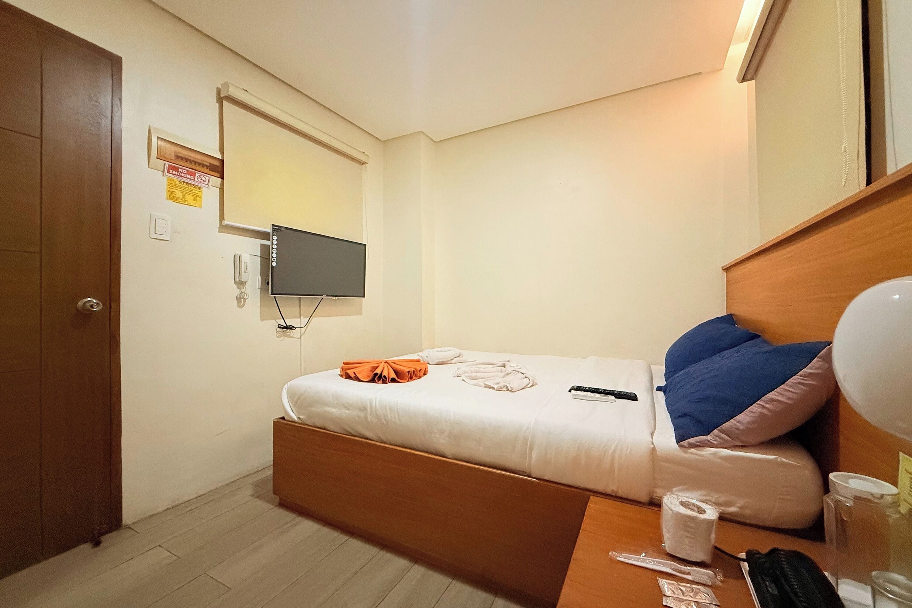 Double Room, Private Bathroom | Desk, free WiFi, bed sheets