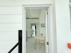 Interior entrance - Chateau Du Soleil (San Fernando)