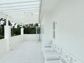 Penthouse | Balcony - Chateau Du Soleil (San Fernando)