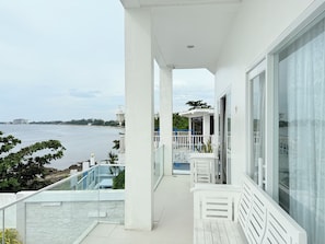 Terrace/patio - Chateau Du Soleil (San Fernando)