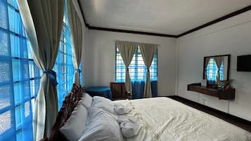 Deluxe Room | Desk, iron/ironing board, free WiFi, bed sheets