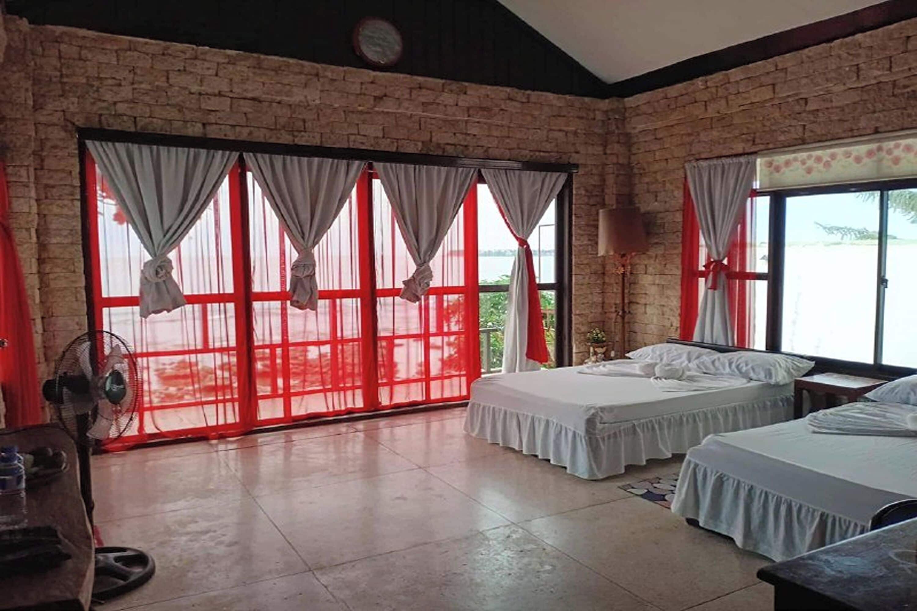 Premium Room | Desk, iron/ironing board, free WiFi, bed sheets