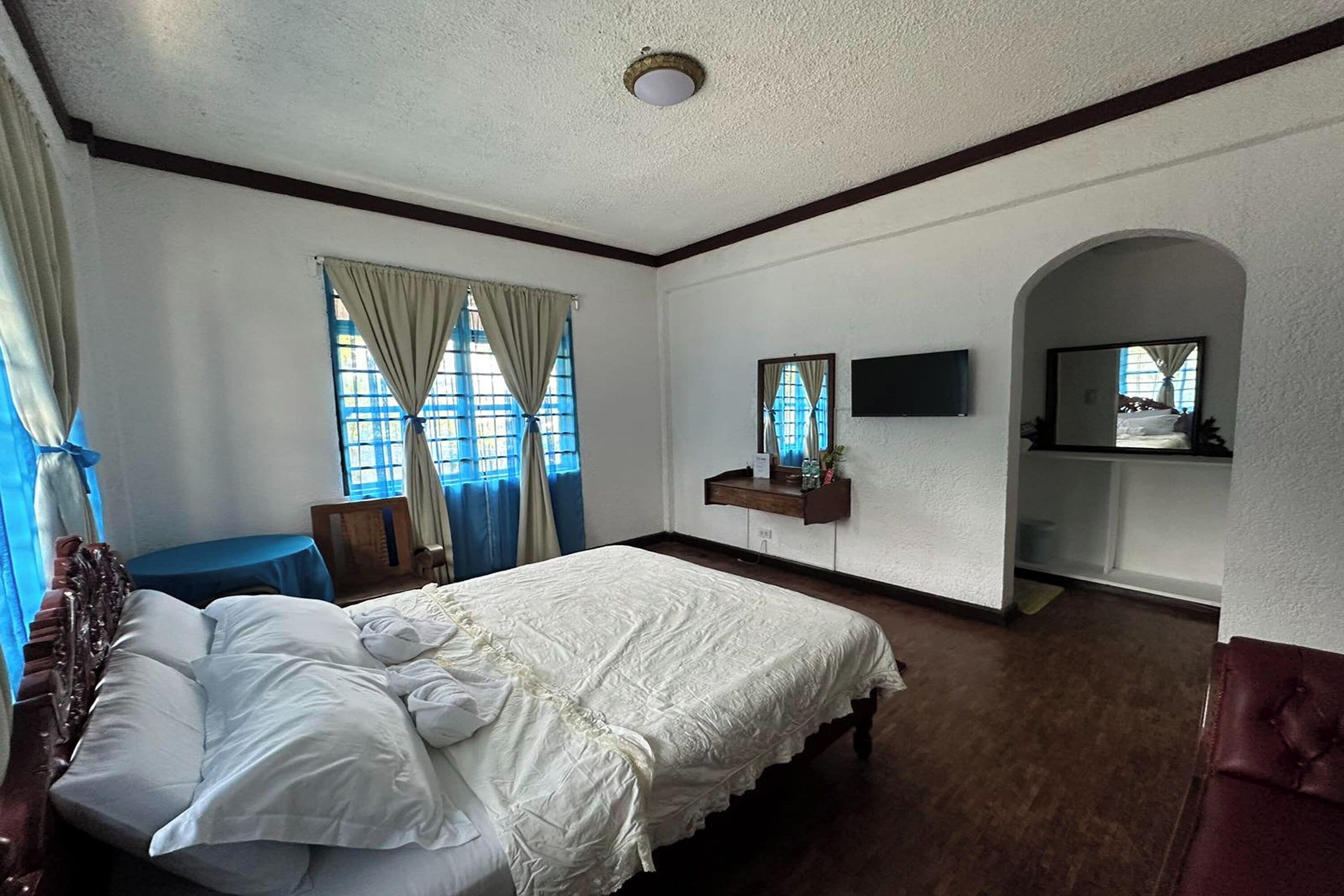 Deluxe Room | Desk, iron/ironing board, free WiFi, bed sheets