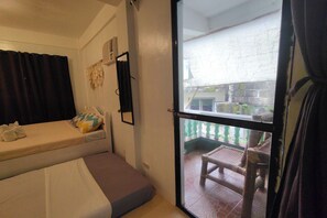 Apartment | Balcony - Lazy Daze Hometel Boracay (Boracay Island)