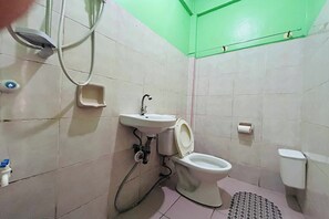 Bathroom - Lazy Daze Hometel Boracay (Boracay Island)