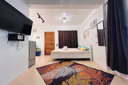 Lazy Daze Hometel Boracay