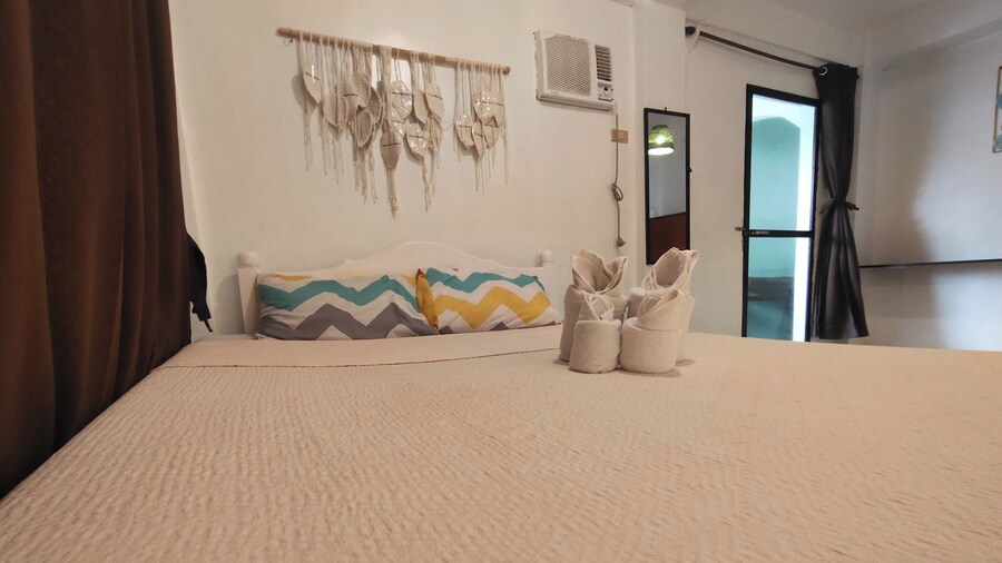 Lazy Daze Hometel Boracay