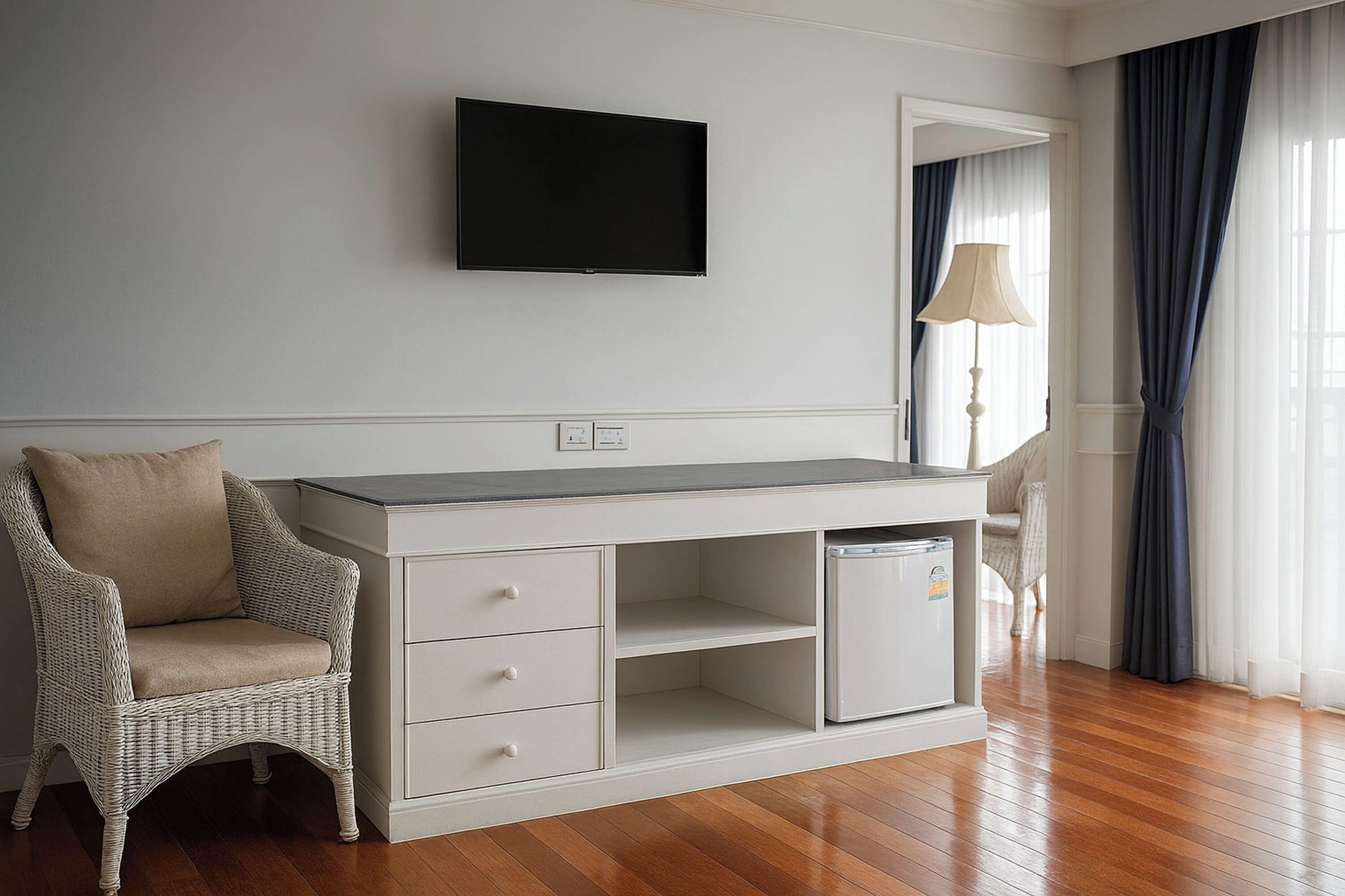 Deluxe Double Room with Balcony - River View | Escritorio, wifi gratis, ropa de cama