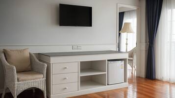 Deluxe Double Room, Balcony | Desk, free WiFi, bed sheets